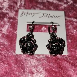 ✨️🌹NWT STUNNING ROSE WITH BEAUTIFUL PINK 🩷CRYSTAL ACCENTS✨️🩷🌹